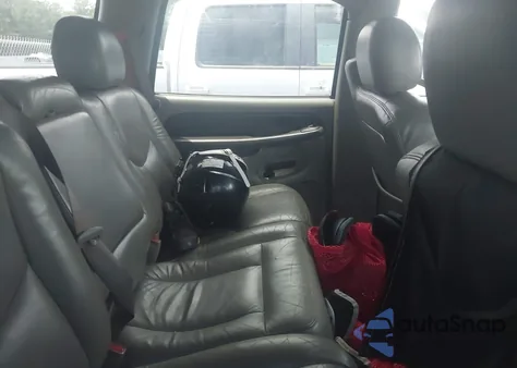 2003 Chevrolet Tahoe Lt z USA, uszkodzony, nr VIN 1GNEC13Z53J260011